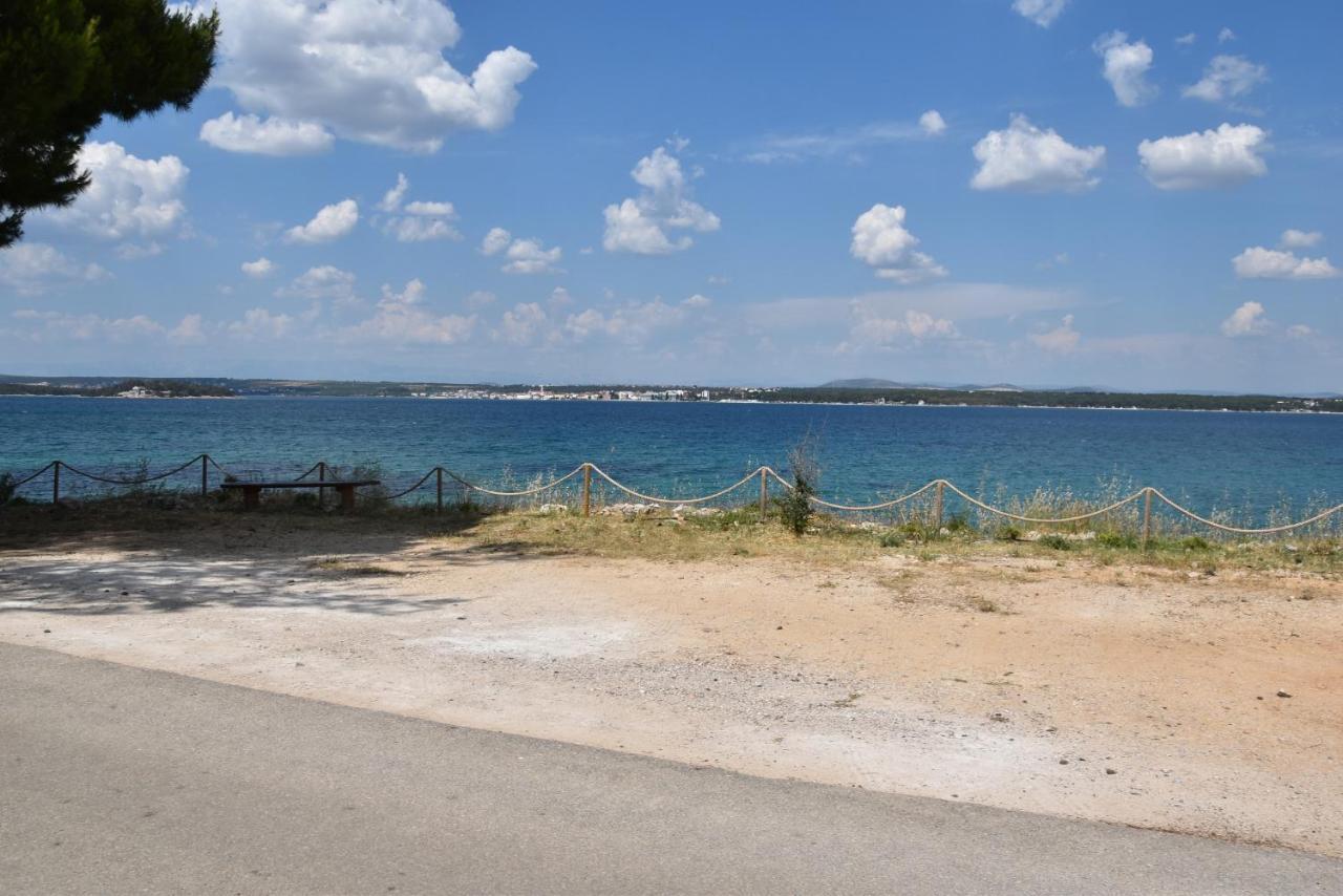 Beachfront - Vali Apartment *